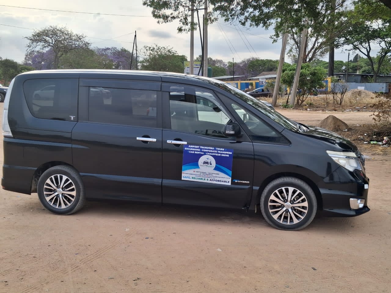 Nissan Serena Front View